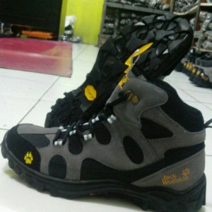 Sepatu Gunung Jack Wolfskin Hiking Snta Safety Boots Outdoor Tracking Sepatupria Bikers Sepatumurah Tokopedia