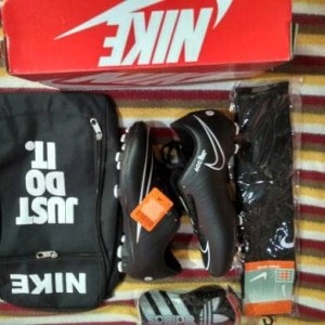 Paket Komplit Sepatu Bola Nike Size 39 43 Tokopedia
