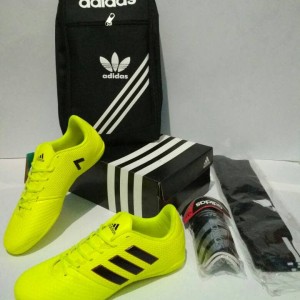 Sepatu Futsal Bonus Kaoskaki Tas Dan Skin Tokopedia