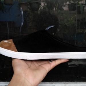 Sepatu Slop Trendy Pria Tokopedia