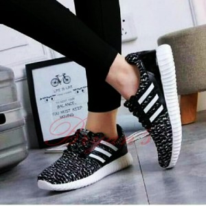 Sepatu Wanita Yeezy Hitam Tokopedia