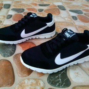 Sepatu Nike Running Hitam Putih Termurah Tokopedia