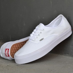 Sepatu Pria Sneaker Vans Authentic Tokopedia