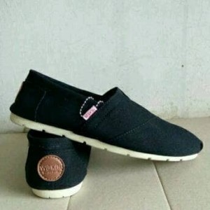 Sepatu Wakai Hitam Polos Tokopedia