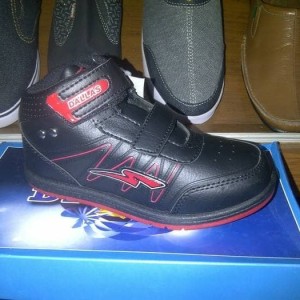 Sepatu Sekolah Anak Anak Dallas 737 Hitam Merah Tokopedia
