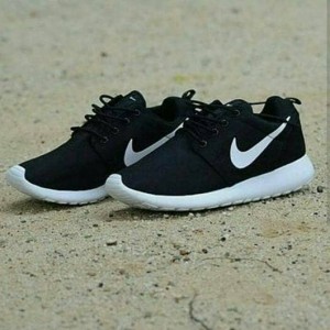 Nike Rosherun Sepatu Running Tokopedia