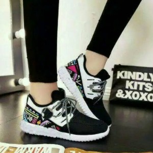 Sepatu Wanita Yeezy Hitam Tokopedia