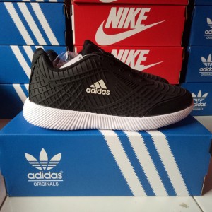 Sepatu Olahraga Adidas Bahan Karet Abu Abu Tokopedia