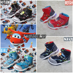 Sepatu Anak Laki Laki Led Trekkers Racing Cars Tokopedia