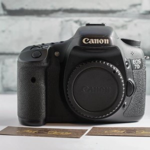 Joelcam Canon Eos 7d Body Only With Canon Bg E7 No Box Murah Tokopedia