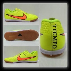 Sepatu Futsal Bonus Kaoskaki Tas Dan Skin Tokopedia