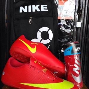 Paket Hemat Dan Komplit Sepatu Futsal Nike Tokopedia