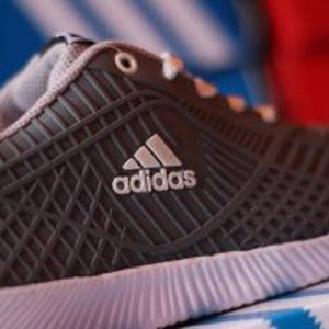 Sepatu Olahraga Adidas Bahan Karet Abu Abu Tokopedia