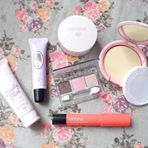 Kosmetik Cc Cake Bedak Padat Extra Cover Emina City Chic Tokopedia
