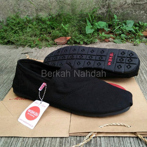 Sepatu Wakai Hitam Polos Tokopedia