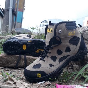 Sepatu Gunung Pria Jack Wolfskin Hiking Outdoor Vibram Waterproof Tokopedia