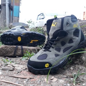 Sepatu Gunung Pria Jack Wolfskin Hiking Outdoor Vibram Waterproof Tokopedia