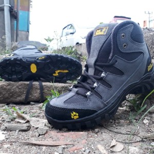 Sepatu Gunung Pria Jack Wolfskin Hiking Outdoor Vibram Waterproof Tokopedia