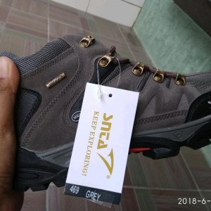 Sepatu Snta 469 Grey Khusus Size 44 45 Turun Harga Tokopedia