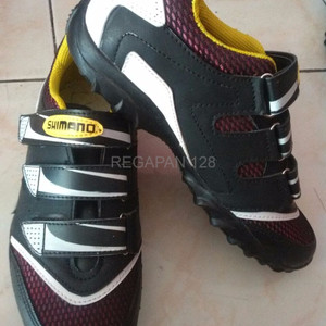 Sepatu Gowes Mtb Road Bike Tulisan Shimano Warna Hitam Kombinasi Putih Kuning Maroon Tokopedia