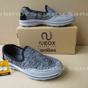 Sepatu Wanita Slip On Hitam Tokopedia