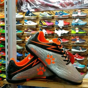 Sepatu Futsal Kelme 100 Original Tokopedia