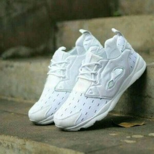 Fenomenal Sepatu Reebok Ventilation Import Tokopedia
