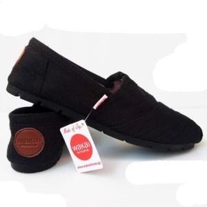 Sepatu Wakai Hitam Polos Tokopedia