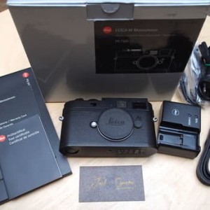 Leica M Monochrom Black Like New Komplit Stcsenayan Tokopedia