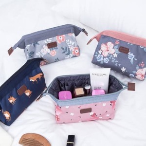 Tas Kosmetik Weekeight Charming Water Resistan Pouch Tokopedia