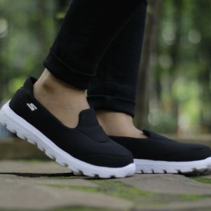 Sepatu Slip On Sketcher Wanita Tokopedia