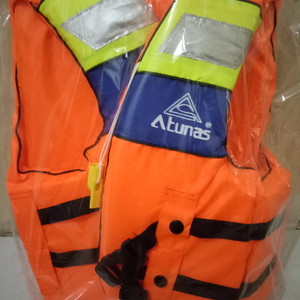 Pfd Dewasa Sepenuhnya Tertutup Busa Berperahu Peluit Biru Xxl New Internasional. harga .