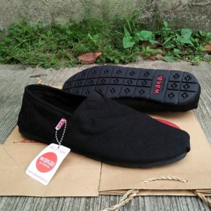 Sepatu Wakai Hitam Polos Tokopedia