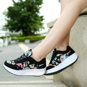 Sepatu Kets Wanita Sneakers Tokopedia