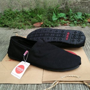 Sepatu Wakai Hitam Polos Tokopedia