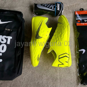 Sepatu Futsal Bonus Kaoskaki Tas Dan Skin Tokopedia