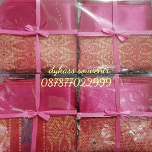 Souvenir Pouch Kosmetik Songket Tokopedia