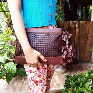 clutch anyaman pria dan wanita
