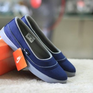 Sepatu Slip On Nike Wanita Tokopedia