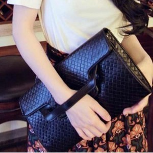 jual tas tangan pesta clutch kulit hitam motif anyaman jual tas tangan pesta clutch kulit hitam motif anyaman