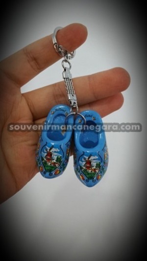 jual souvenir unik belanda gantungan kunci klompen biru souvenir mancanegara jual souvenir unik belanda gantungan kunci klompen biru souvenir mancanegara