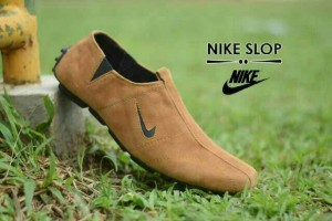 sepatu casual slop pria | nike