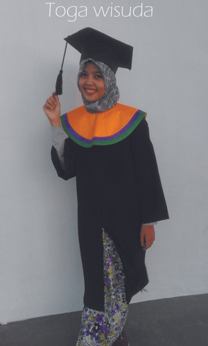 Toga Wisuda Komplit
