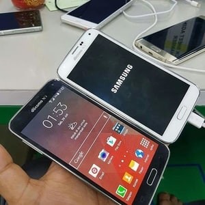 Samsung Galaxy S5 Ram 2Gb Internal 32Gb DOCOMO KEITAI Japan