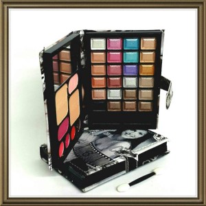 NAKED 8 EYESHADOW DOMPET UK SEDANG