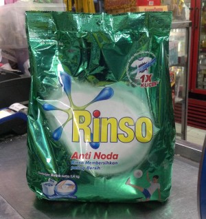 Rinso Deterjen 1.4kg 1,4 Rinso Anti Noda Detergent Bubuk Refill 1.4 kg