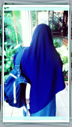 Jual Hijab Segi Empat Bahan Wolfis Warna Biru Elektrik Abu Nawaz Hijab Segi Empat Bahan Wolfis Warna Biru Elektrik