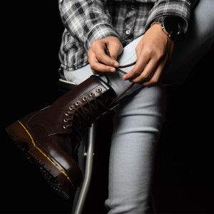 Sepatu Boots Docmart Dr Martens pria wanita 8 lubang / hole - KULIT