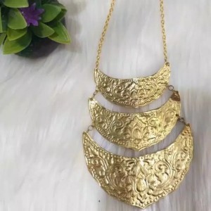 kalung adat anak
