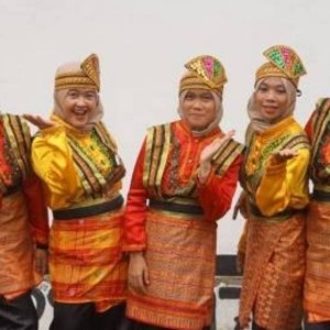 baju adat aceh tari saman dewasa